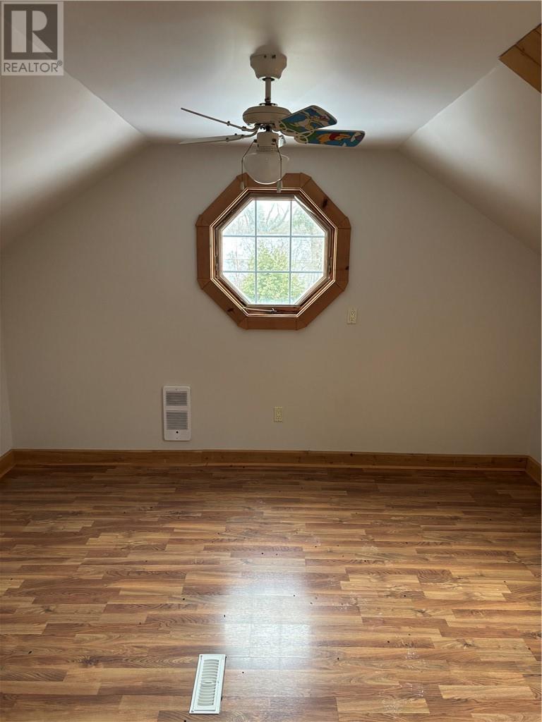 16 Robinson Street W Property Photo 12