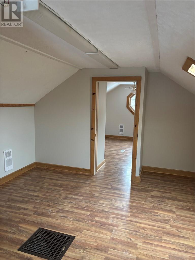 16 Robinson Street W Property Photo 13
