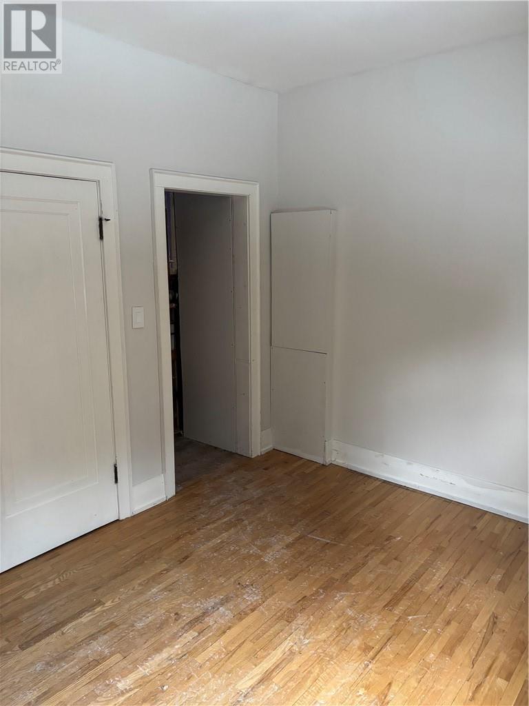 16 Robinson Street W Property Photo 15