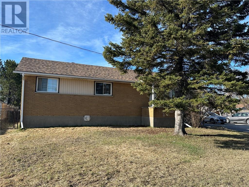 211 Cote Boulevard Sw Property Photo 2