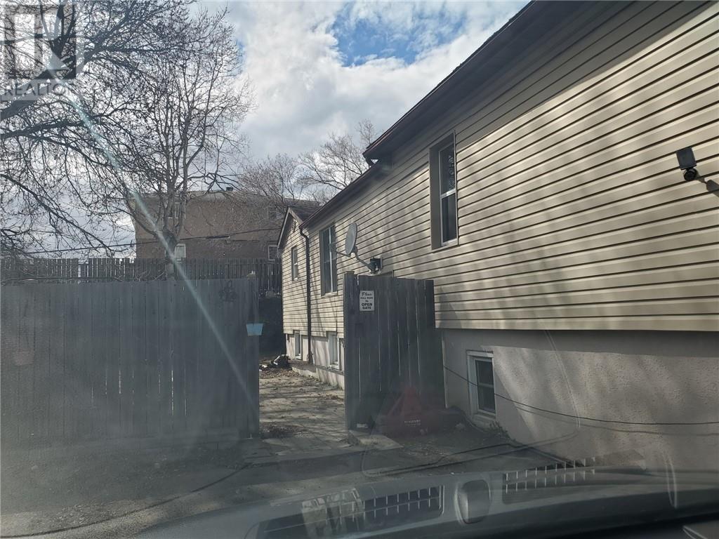 1215 Notre Dame Avenue Property Photo 3