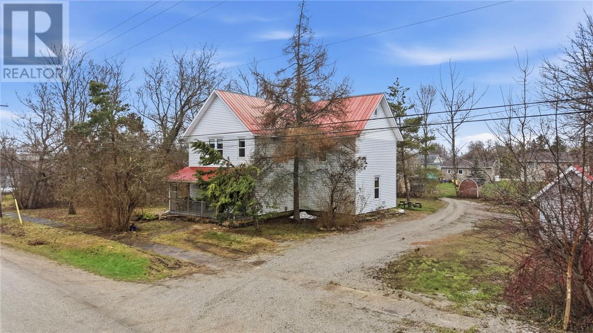 75 Wellington Street Property Photo 1