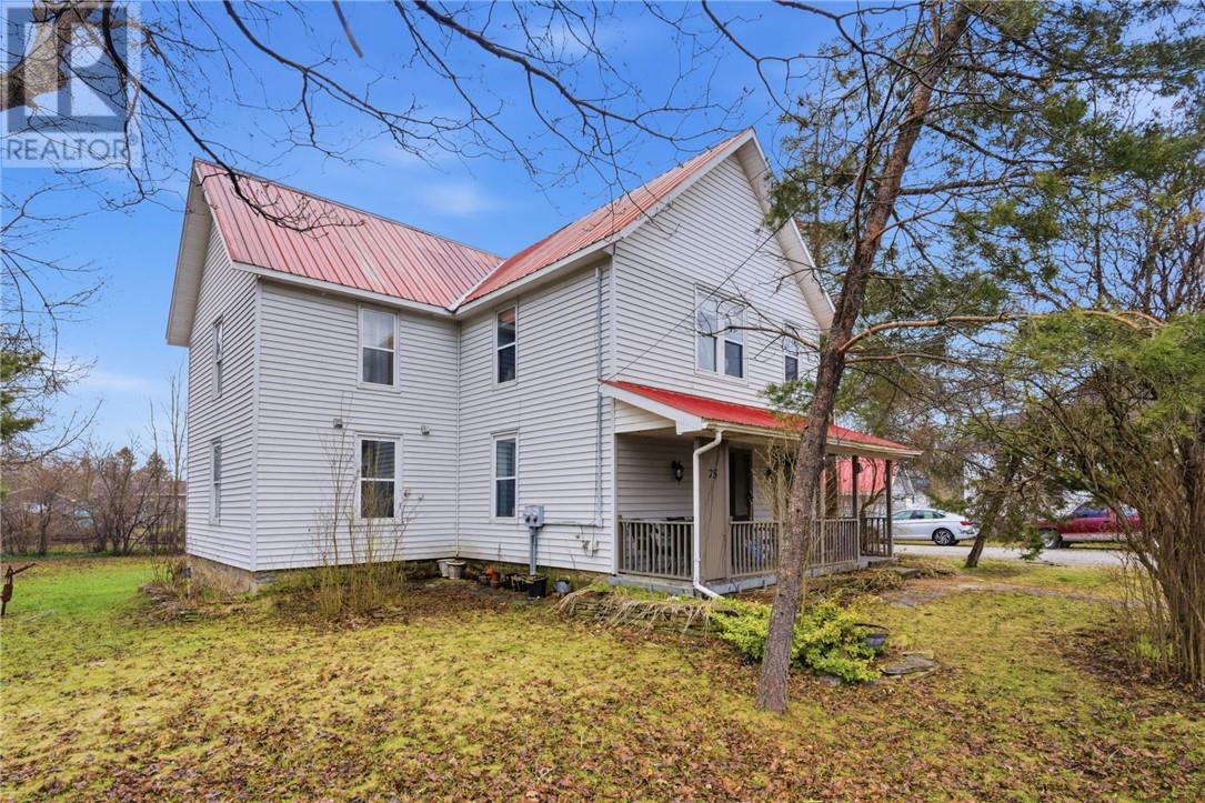 75 Wellington Street Property Photo 2