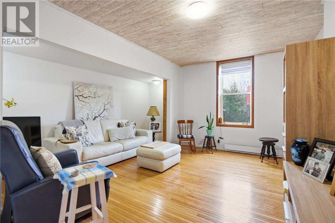 75 Wellington Street Property Photo 10