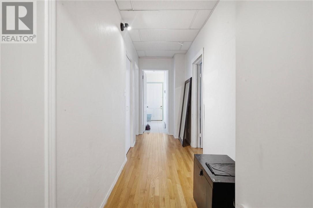 75 Wellington Street Property Photo 12