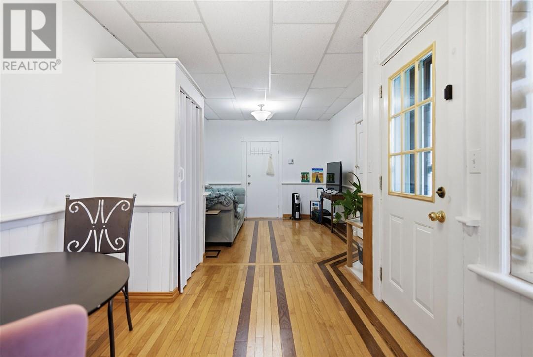 75 Wellington Street Property Photo 15