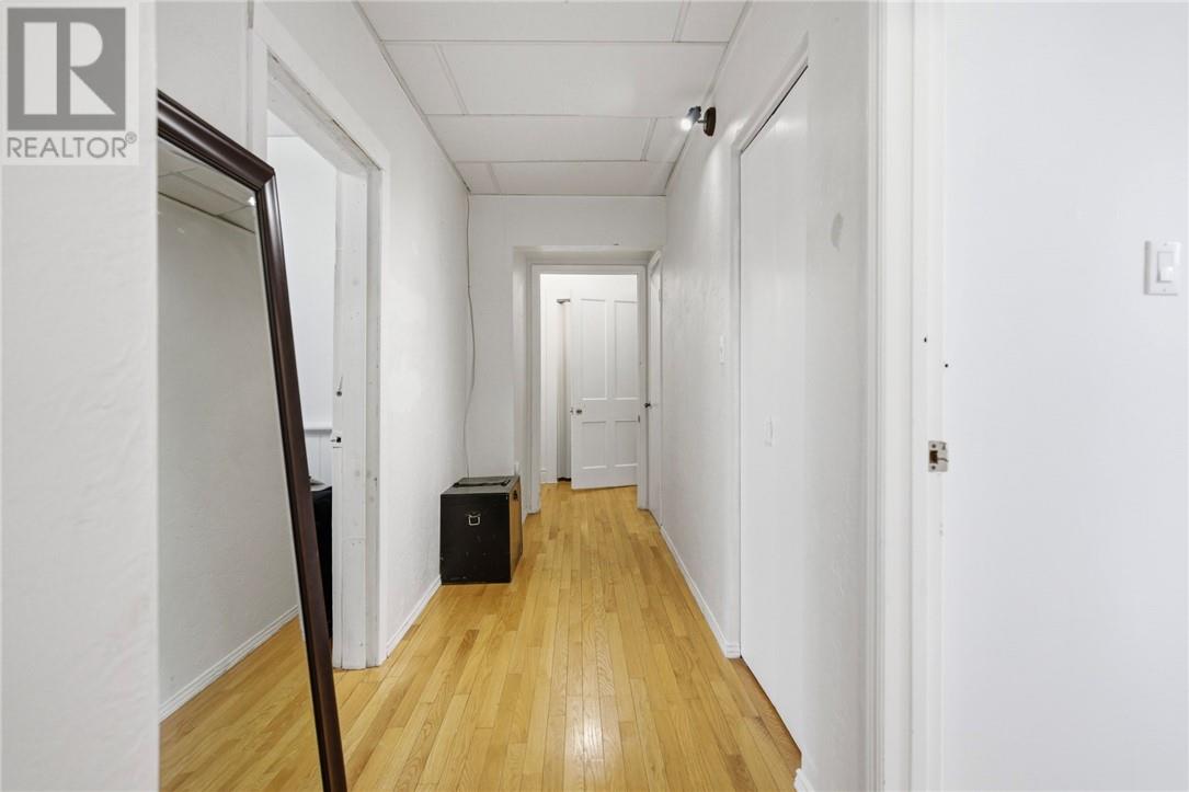 75 Wellington Street Property Photo 22