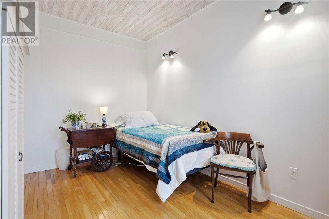 75 Wellington Street Property Photo 23