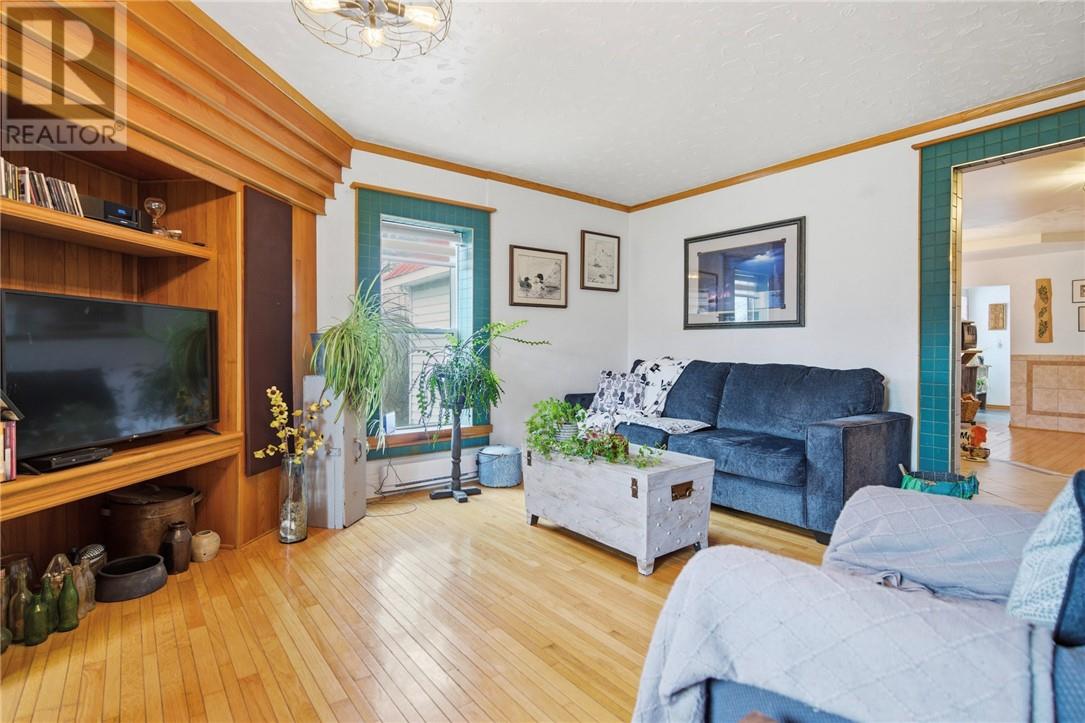 75 Wellington Street Property Photo 40