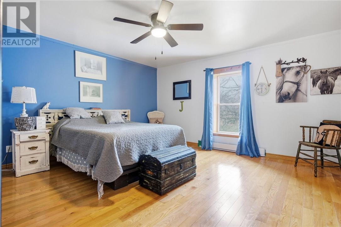 75 Wellington Street Property Photo 48