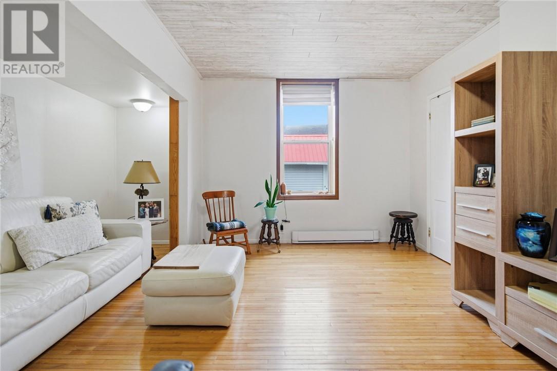 75 Wellington Street Property Photo 11