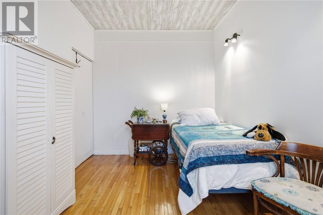 75 Wellington Street Property Photo 24