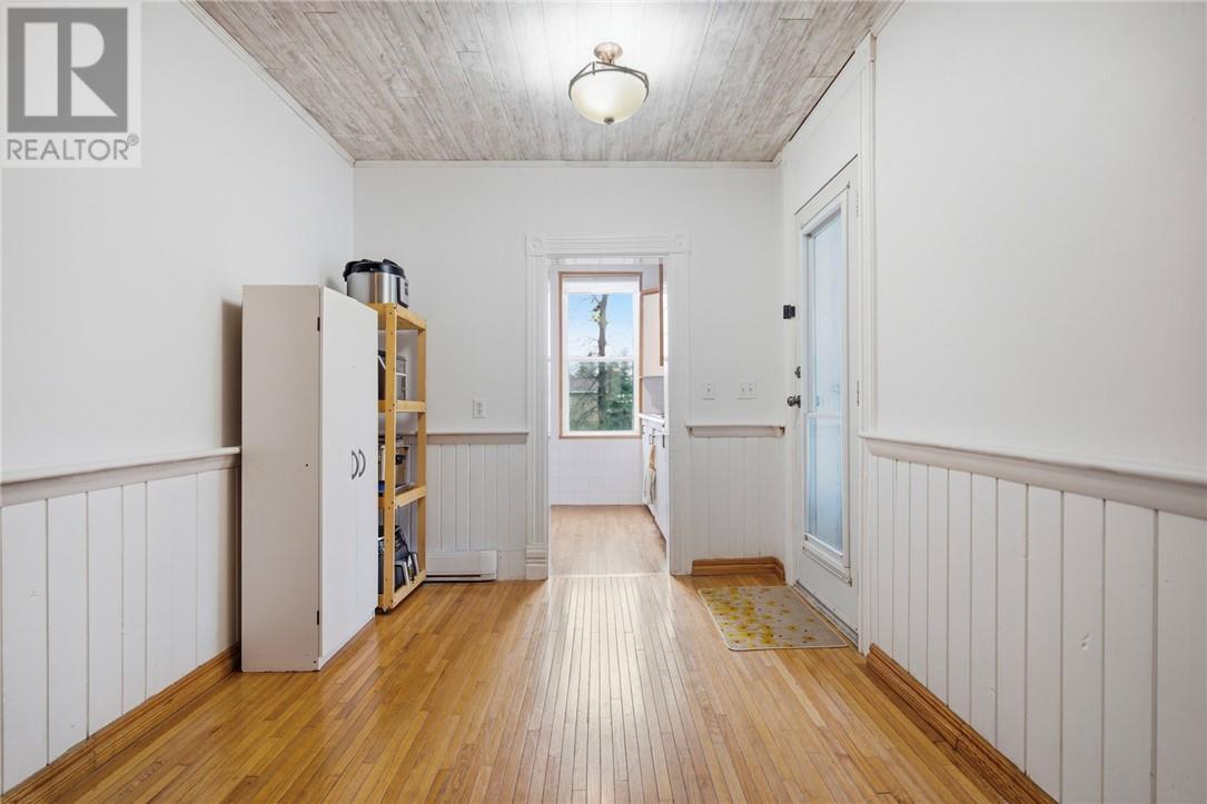 75 Wellington Street Property Photo 26