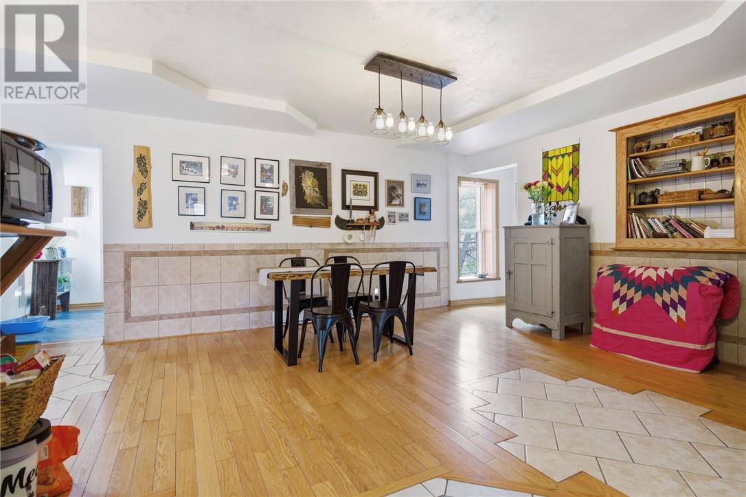 75 Wellington Street Property Photo 28