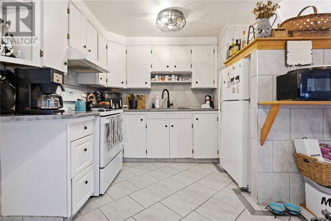75 Wellington Street Property Photo 35