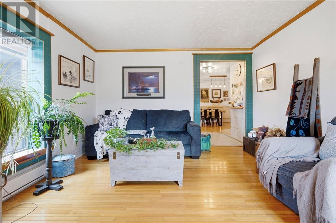 75 Wellington Street Property Photo 39