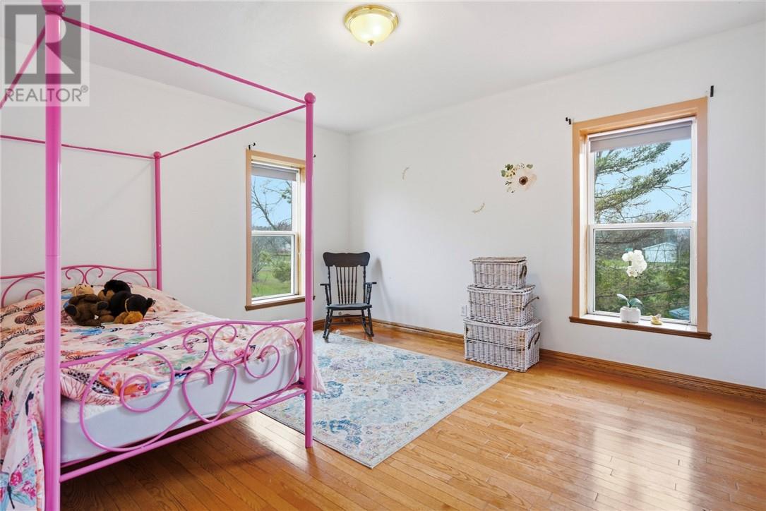 75 Wellington Street Property Photo 44