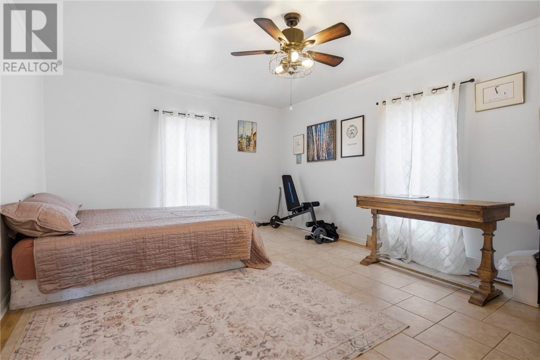 75 Wellington Street Property Photo 46