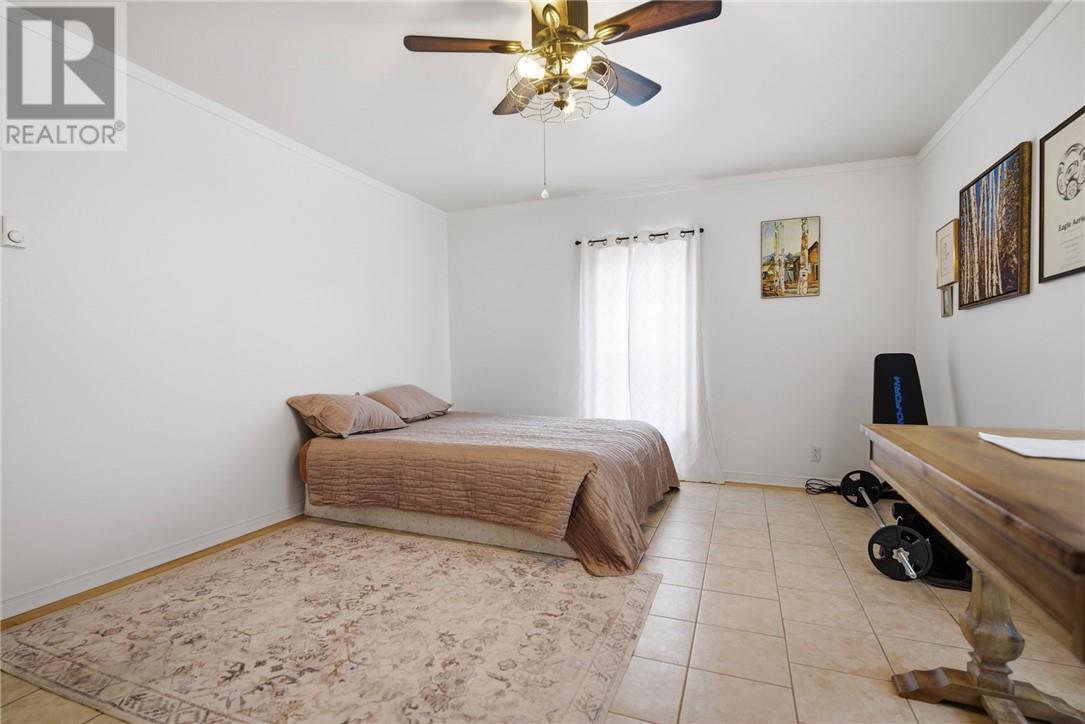 75 Wellington Street Property Photo 47