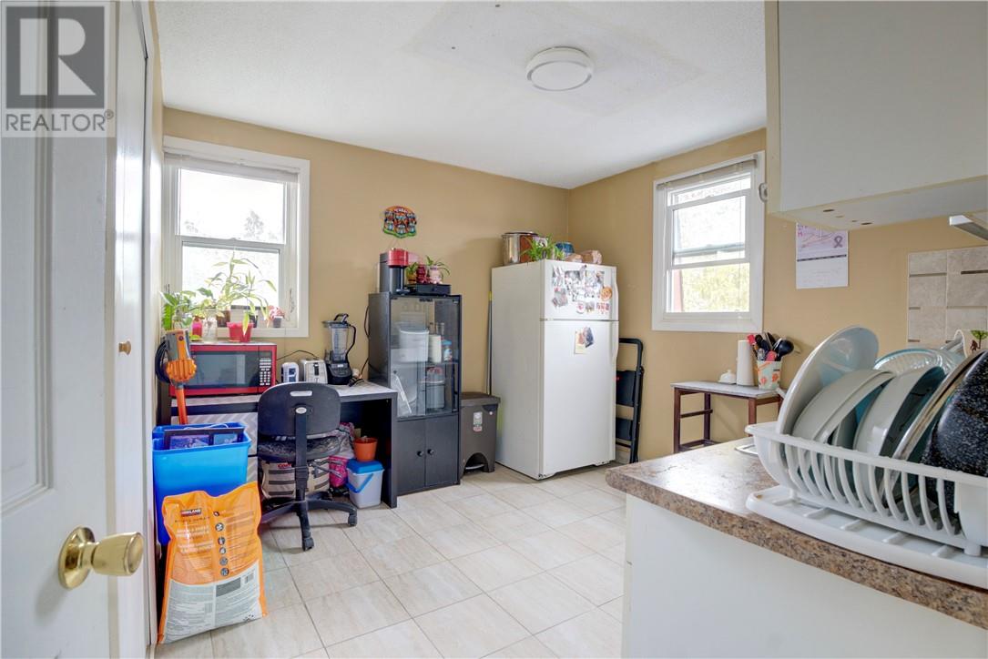 1071 Lorne Street Property Photo 6