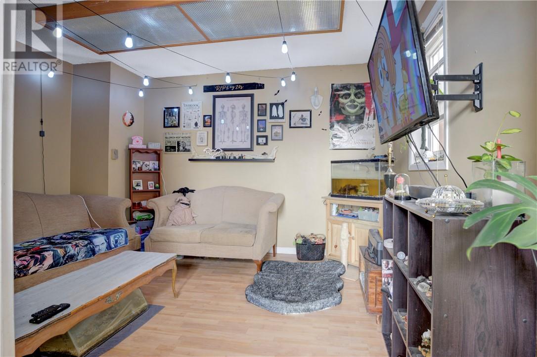 1071 Lorne Street Property Photo 7