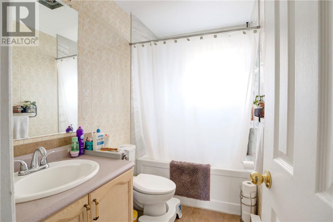 1071 Lorne Street Property Photo 10