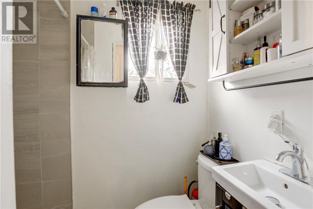 1071 Lorne Street Property Photo 12