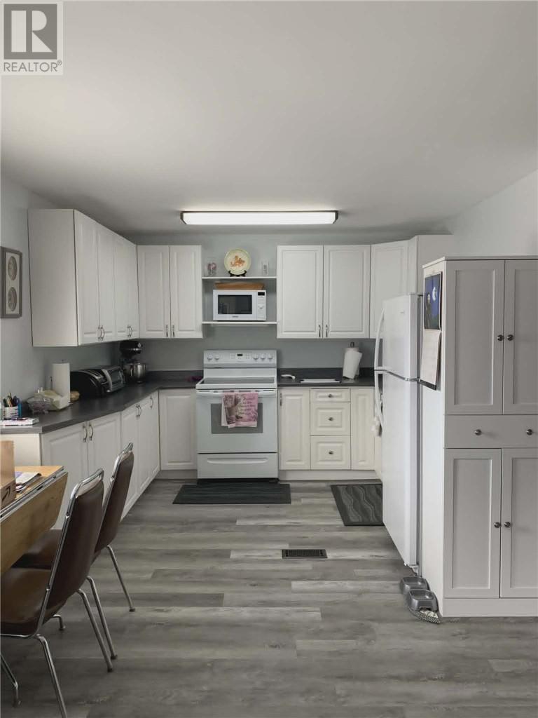 2714 Main Property Photo 5