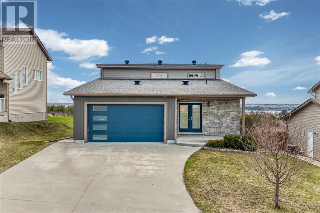 41 Kingsview Drive Property Photo 1