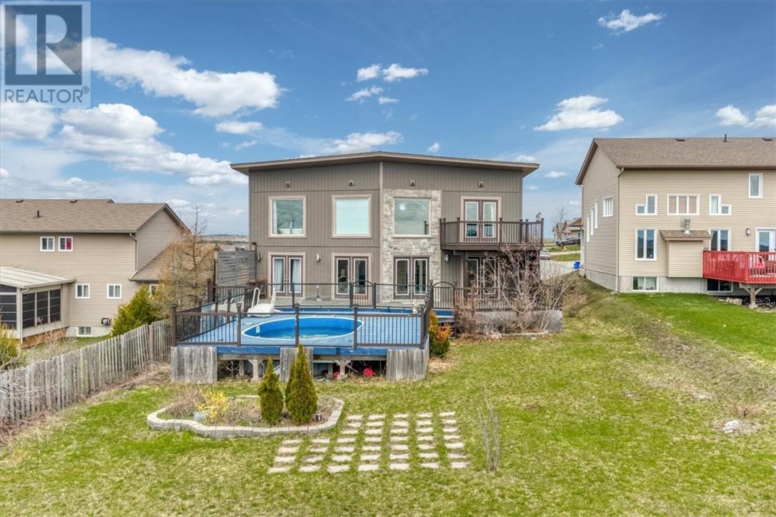 41 Kingsview Drive Property Photo 2