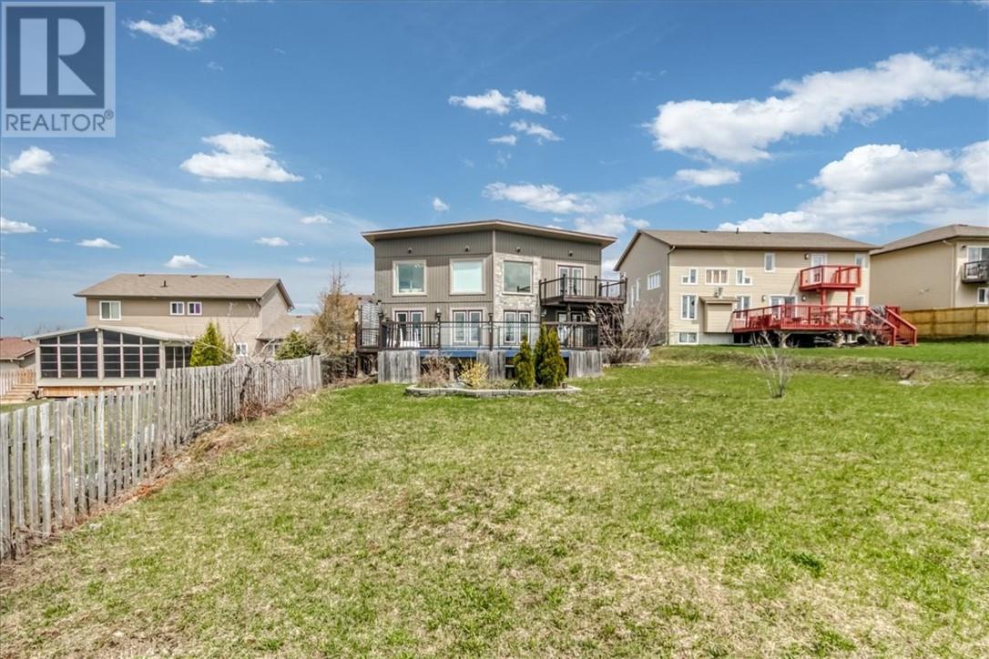41 Kingsview Drive Property Photo 3