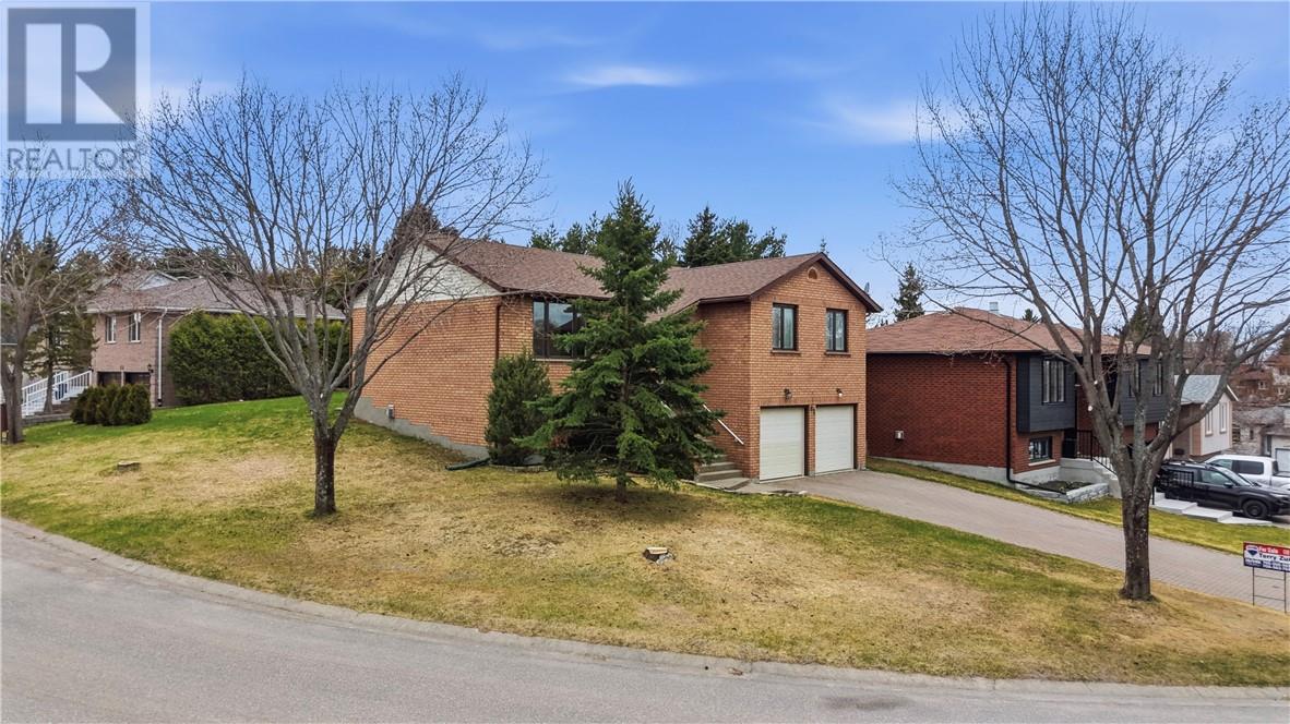 61 Crater Crescent Property Photo 41