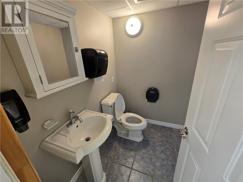 902b Newgate Avenue Property Photo 19