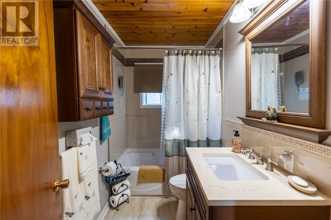 75 Holmes Street Property Photo 24