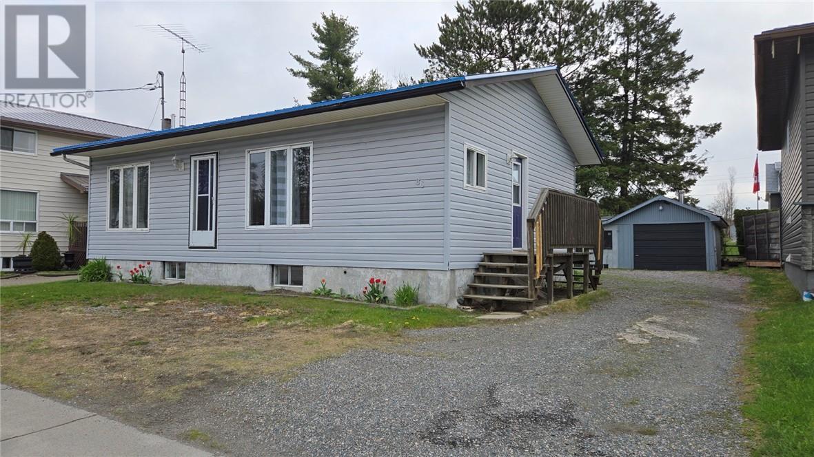86 St David Street N Property Photo 1