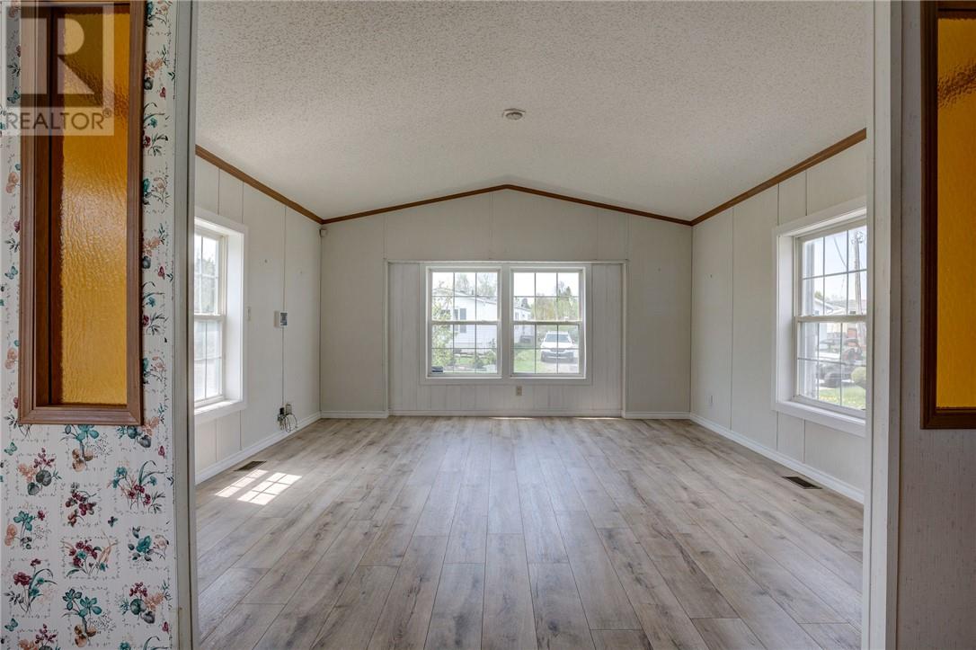 92 Corbin Avenue Property Photo 3