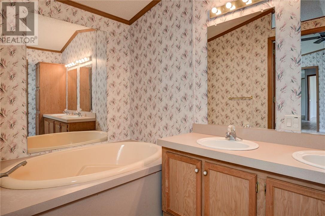 92 Corbin Avenue Property Photo 17