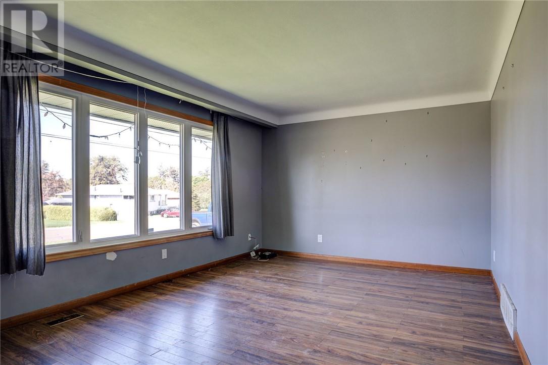 9 Maple Property Photo 3