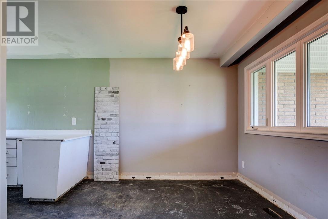 9 Maple Property Photo 4