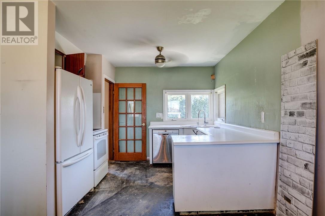 9 Maple Property Photo 5