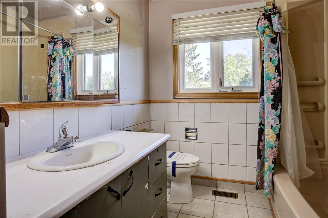 9 Maple Property Photo 7