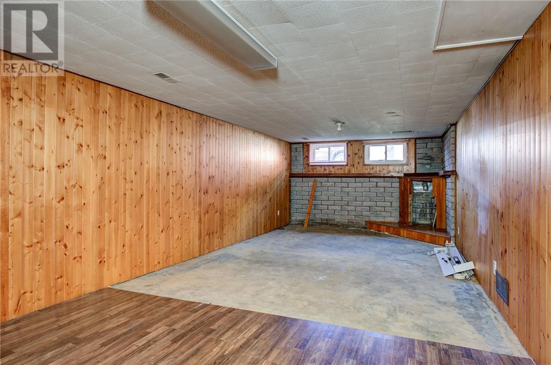 9 Maple Property Photo 13