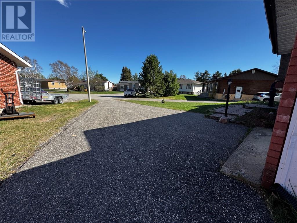 14 Lynne Court Property Photo 2