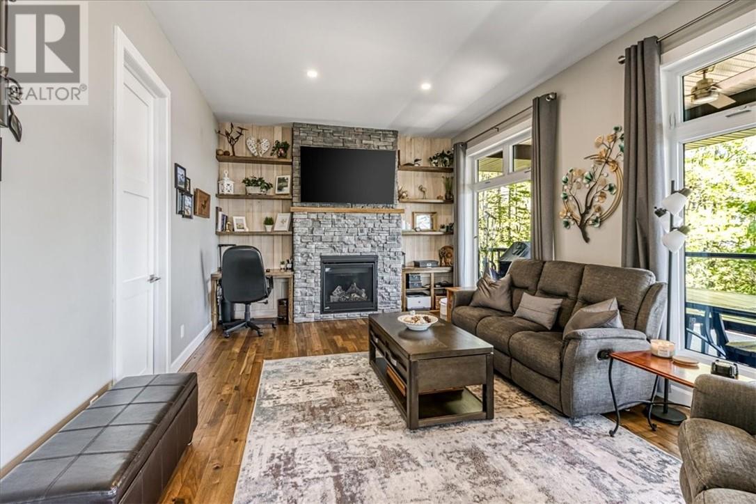 25 Carla's Lane Property Photo 8