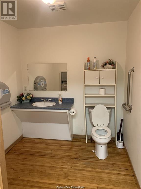114 Tudhope Property Photo 7