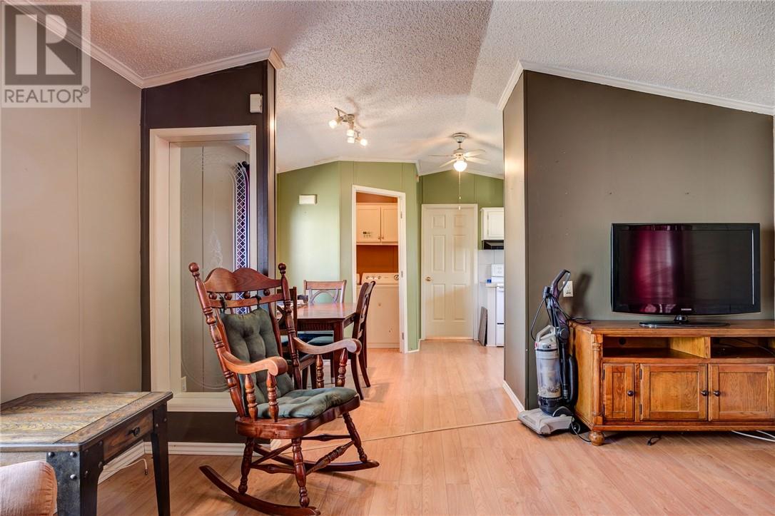 76 Corbin Avenue Property Photo 8