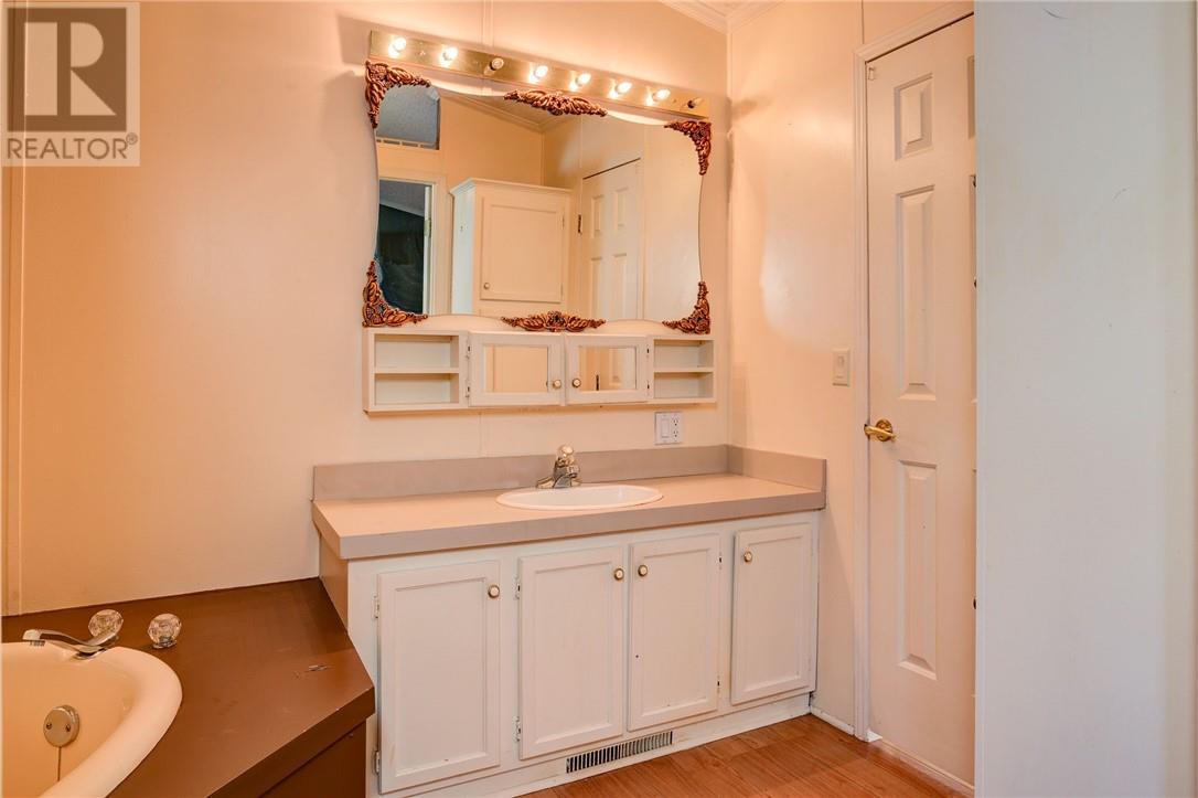 76 Corbin Avenue Property Photo 22