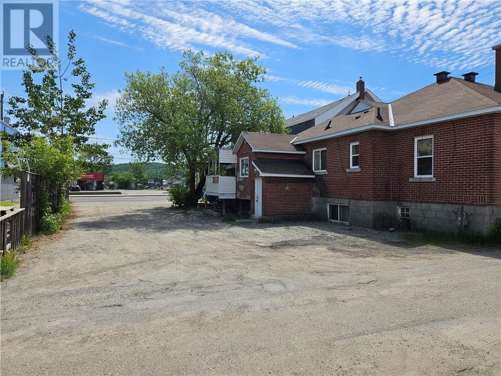 260 King Street Property Photo 4