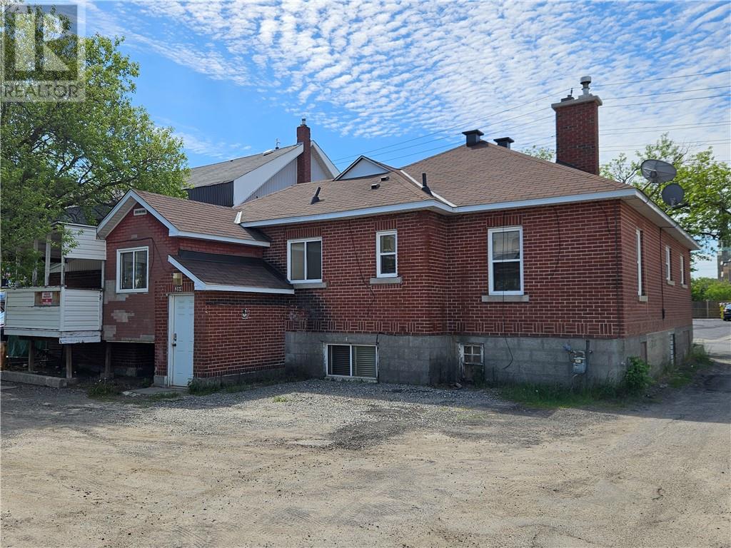 260 King Street Property Photo 5