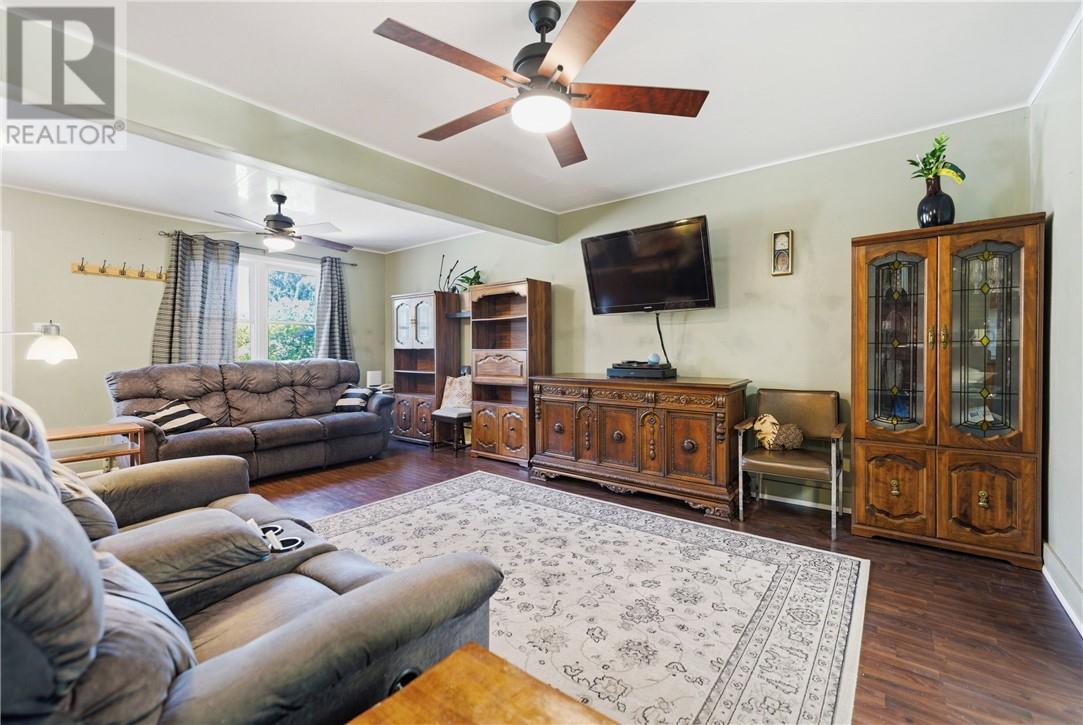 475 Pine Street Property Photo 5